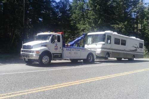 Licensed Covington tractor trailer winching in WA near 98042