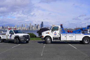 Mercer Island light duty towing team in WA near 98040